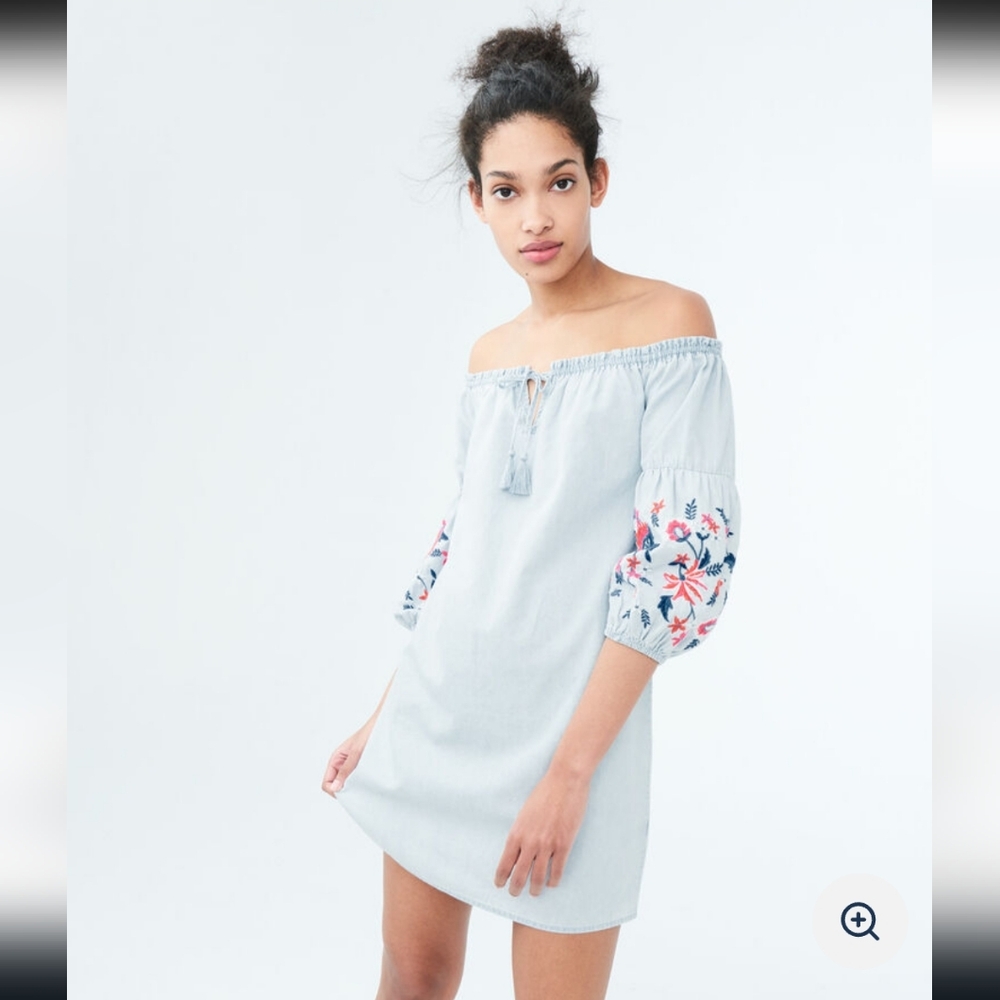 Solid Off-The-Shoulder Embroidered Chambray Shift Dress Size‎ Medium